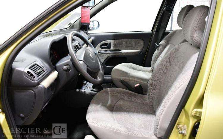 RENAULT CLIO VERT CS-039-DE