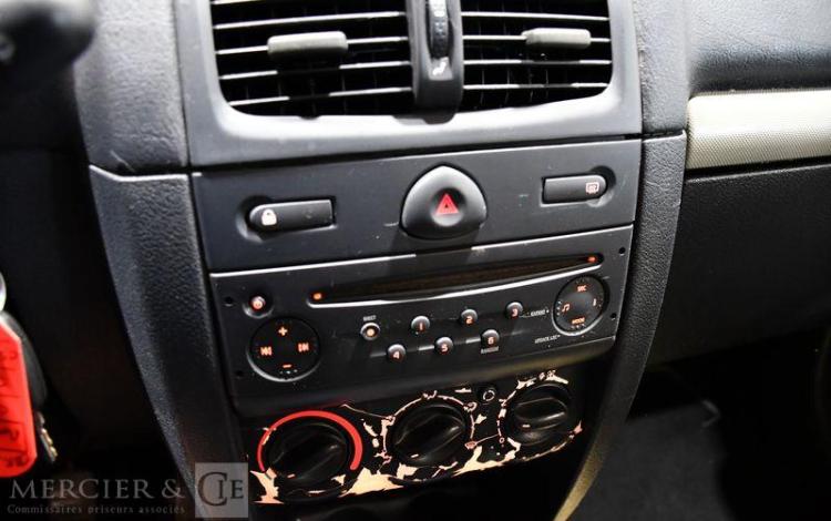 RENAULT CLIO VERT CS-039-DE