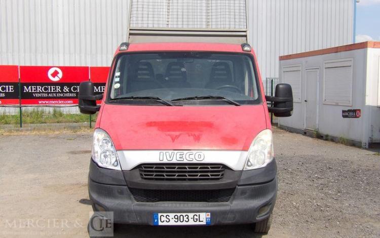 IVECO 35C13 BENNE AVEC COFFRE ACIER DIESEL – 207660 KMS – ANNEE 2013 ROUGE CS-903-GL