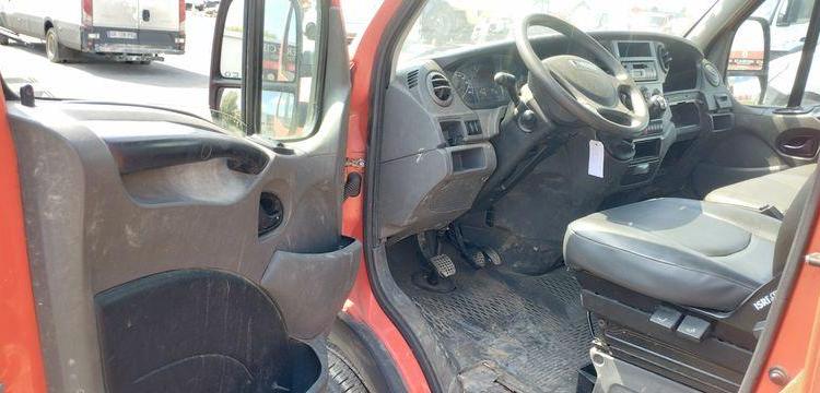 IVECO 35C13 BENNE AVEC COFFRE ACIER DIESEL – 207660 KMS – ANNEE 2013 ROUGE CS-903-GL