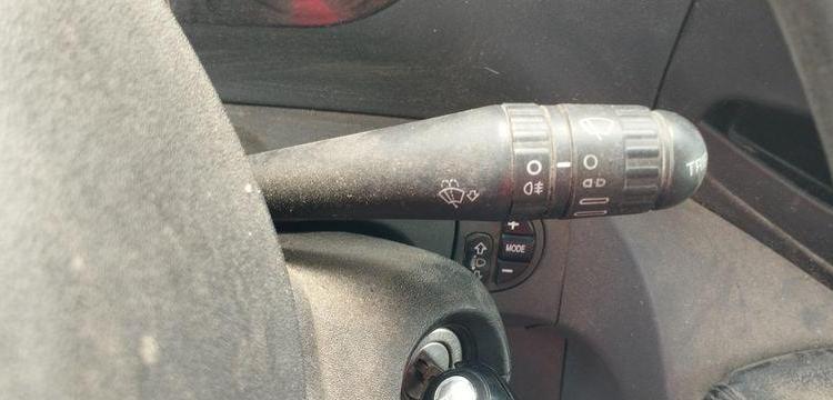 IVECO 35C13 BENNE AVEC COFFRE ACIER DIESEL – 207660 KMS – ANNEE 2013 ROUGE CS-903-GL