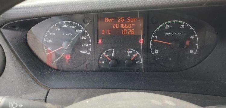 IVECO 35C13 BENNE AVEC COFFRE ACIER DIESEL – 207660 KMS – ANNEE 2013 ROUGE CS-903-GL