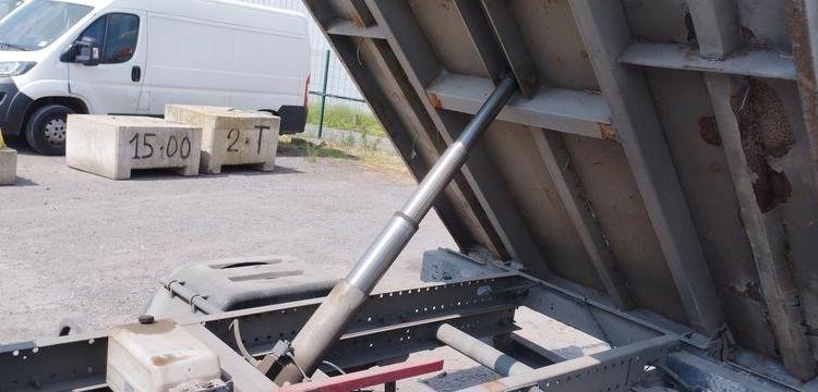IVECO 35C13 BENNE AVEC COFFRE ACIER DIESEL – 207660 KMS – ANNEE 2013 ROUGE CS-903-GL