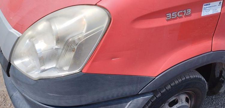 IVECO 35C13 BENNE AVEC COFFRE ACIER DIESEL – 207660 KMS – ANNEE 2013 ROUGE CS-903-GL