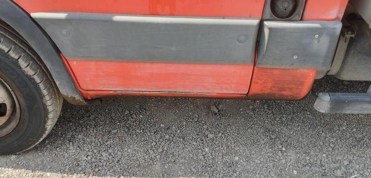 IVECO 35C13 BENNE AVEC COFFRE ACIER DIESEL – 207660 KMS – ANNEE 2013 ROUGE CS-903-GL
