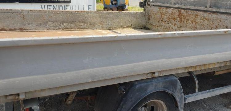 IVECO 35C13 BENNE AVEC COFFRE ACIER DIESEL – 207660 KMS – ANNEE 2013 ROUGE CS-903-GL