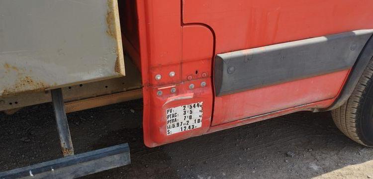 IVECO 35C13 BENNE AVEC COFFRE ACIER DIESEL – 207660 KMS – ANNEE 2013 ROUGE CS-903-GL