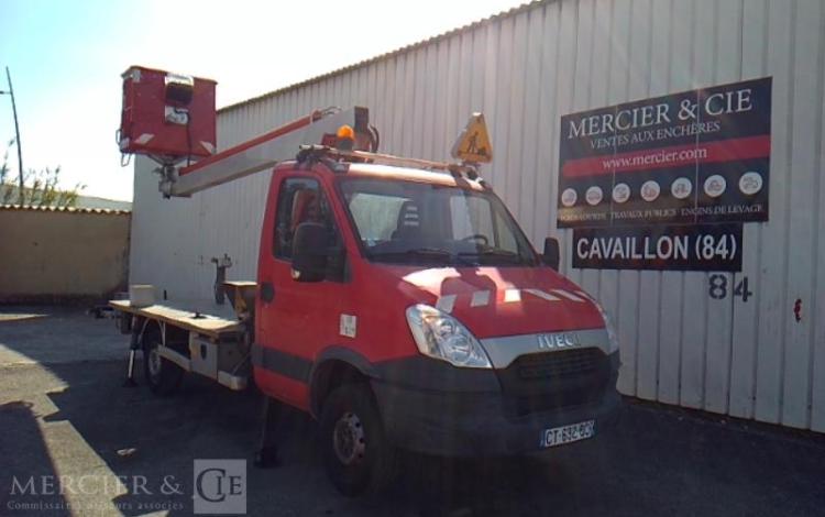 IVECO 35S11 NACELLE SUR VL 16M 4394H ROUGE CT-632-BC