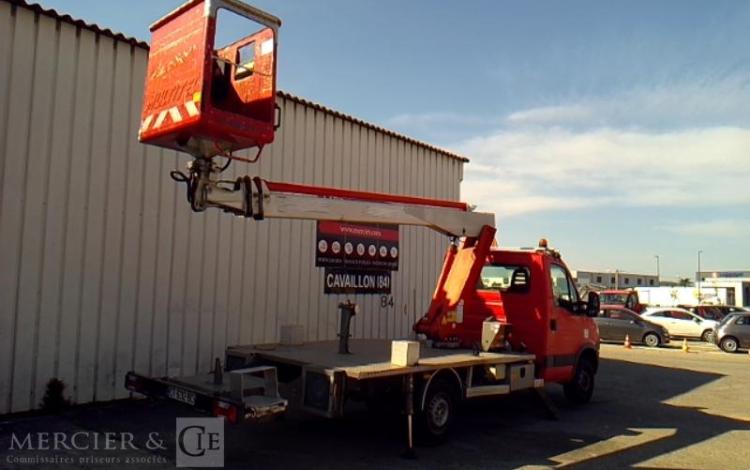 IVECO 35S11 NACELLE SUR VL 16M 4394H ROUGE CT-632-BC