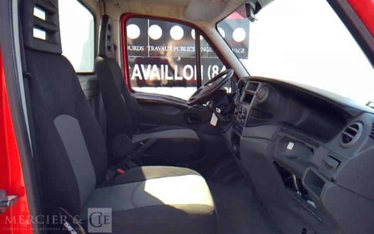 IVECO 35S11 NACELLE SUR VL 16M 4394H ROUGE CT-632-BC