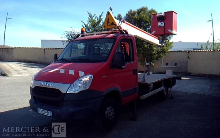 IVECO 35S11 NACELLE SUR VL 16M 4394H ROUGE CT-632-BC