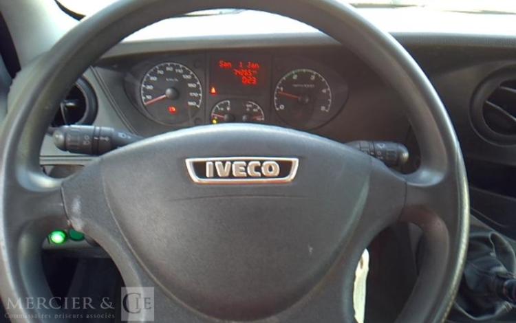 IVECO 35S11 NACELLE SUR VL 16M 4394H ROUGE CT-632-BC