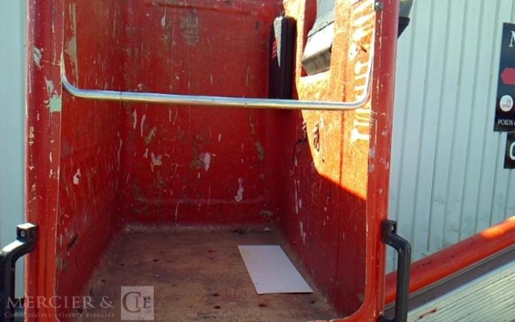 IVECO 35S11 NACELLE SUR VL 16M 4394H ROUGE CT-632-BC