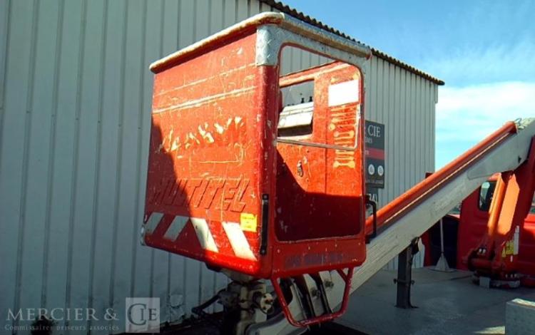 IVECO 35S11 NACELLE SUR VL 16M 4394H ROUGE CT-632-BC