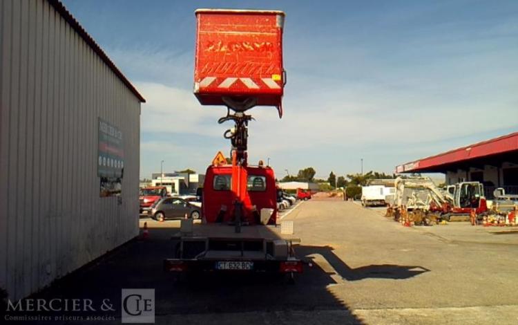 IVECO 35S11 NACELLE SUR VL 16M 4394H ROUGE CT-632-BC