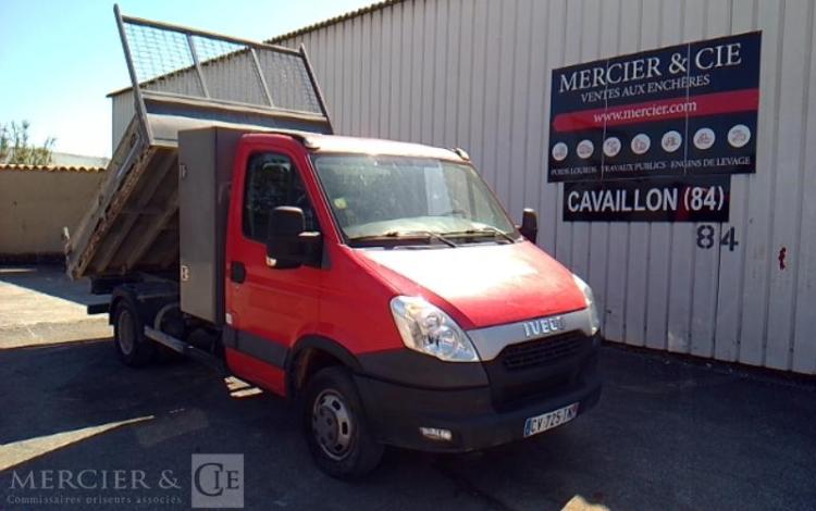 IVECO 35C13 BENNE SIMPLE CABINE COFFRE ROUGE CV-725-TN