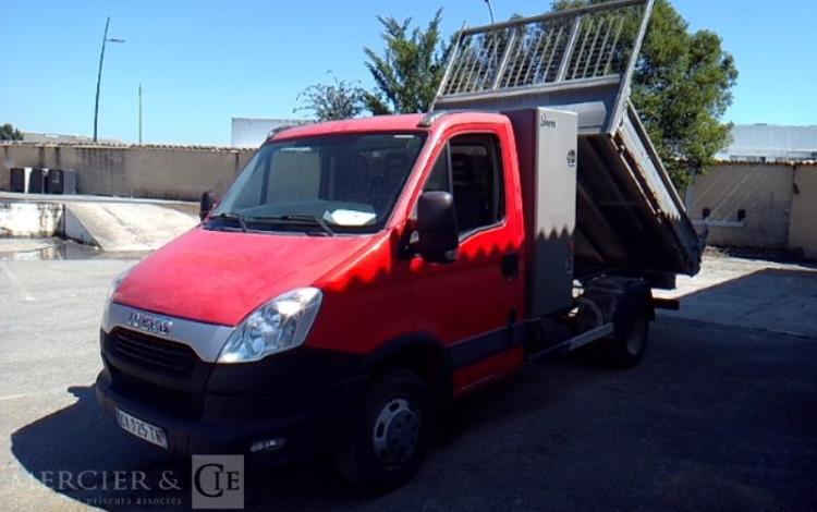 IVECO 35C13 BENNE SIMPLE CABINE COFFRE ROUGE CV-725-TN