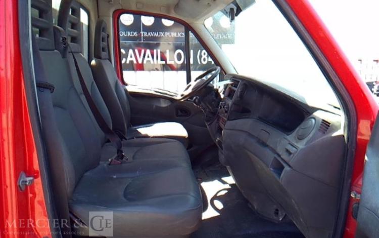 IVECO 35C13 BENNE SIMPLE CABINE COFFRE ROUGE CV-725-TN