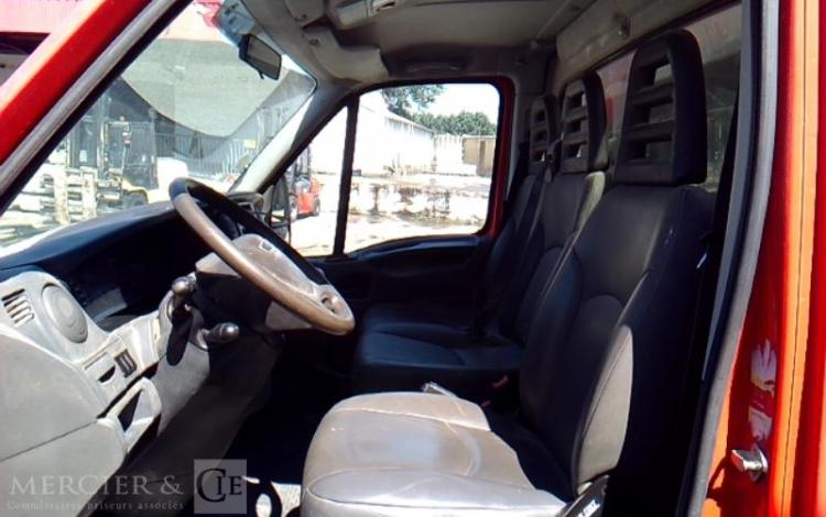 IVECO 35C13 BENNE SIMPLE CABINE COFFRE ROUGE CV-725-TN
