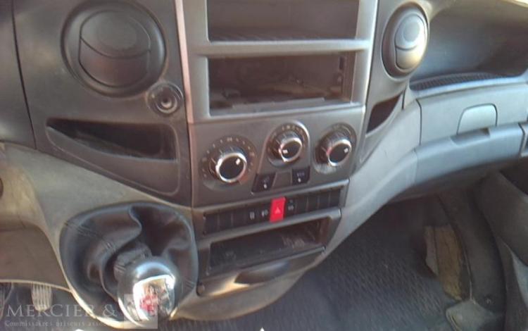 IVECO 35C13 BENNE SIMPLE CABINE COFFRE ROUGE CV-725-TN