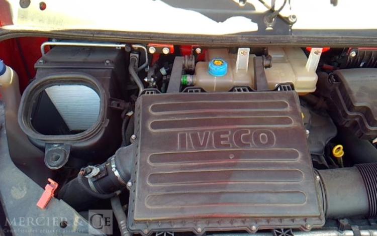 IVECO 35C13 BENNE SIMPLE CABINE COFFRE ROUGE CV-725-TN