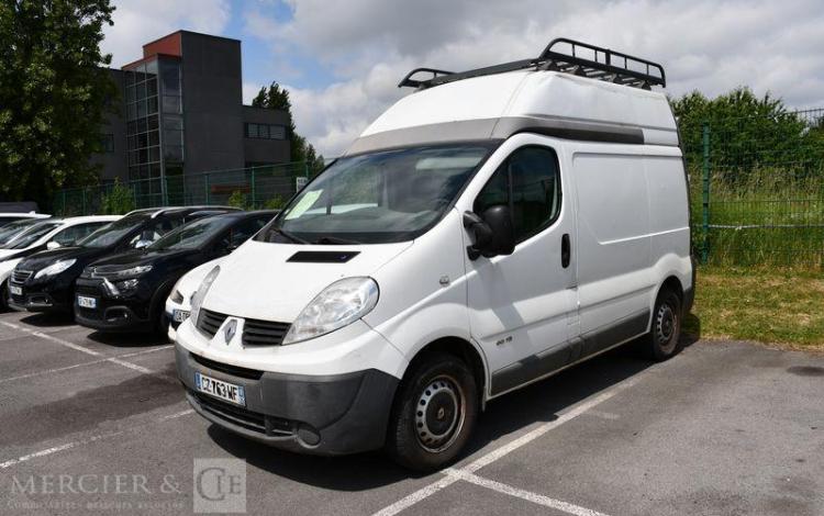 RENAULT TRAFIC POUR PIECES SANS CARTE GRISE BLANC CZ-763-WF