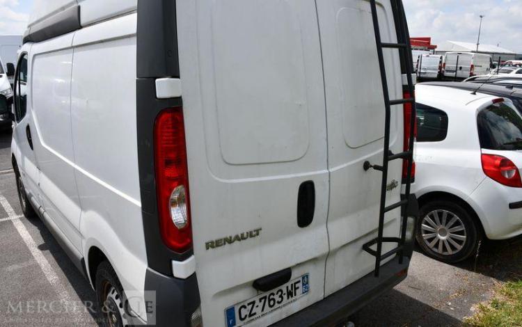 RENAULT TRAFIC POUR PIECES SANS CARTE GRISE BLANC CZ-763-WF