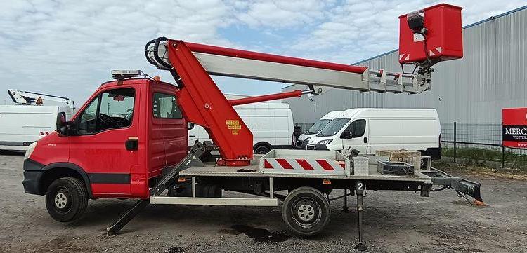 IVECO 35S11 AVEC NACELLE MULTITEL MT202DS 20M – DIESEL – 4578 HEURES – 58417 KMS – ROUGE DC-616-JW