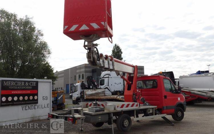 IVECO 35S11 AVEC NACELLE MULTITEL MT202DS 20M – DIESEL – 4578 HEURES – 58417 KMS – ROUGE DC-616-JW
