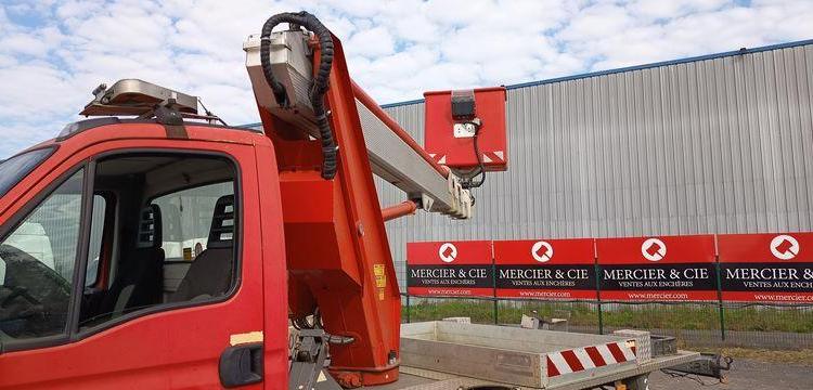 IVECO 35S11 AVEC NACELLE MULTITEL MT202DS 20M – DIESEL – 4578 HEURES – 58417 KMS – ROUGE DC-616-JW