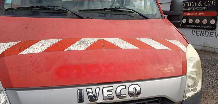 IVECO 35S11 AVEC NACELLE MULTITEL MT202DS 20M – DIESEL – 4578 HEURES – 58417 KMS – ROUGE DC-616-JW