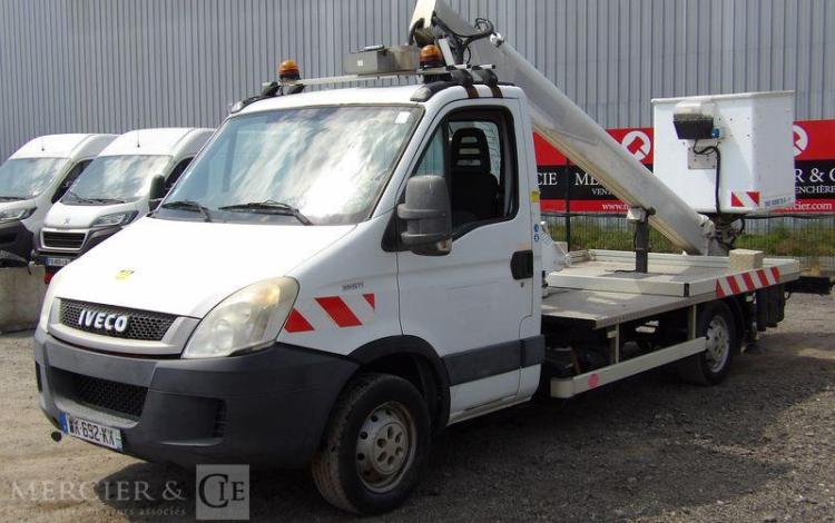 MULTITEL DAILY 35S11 AVEC NACELLE MULTITEL 160ALU 16M DIESEL – 3219 HEURES – 117901 KMS BLANC DK-692-KX