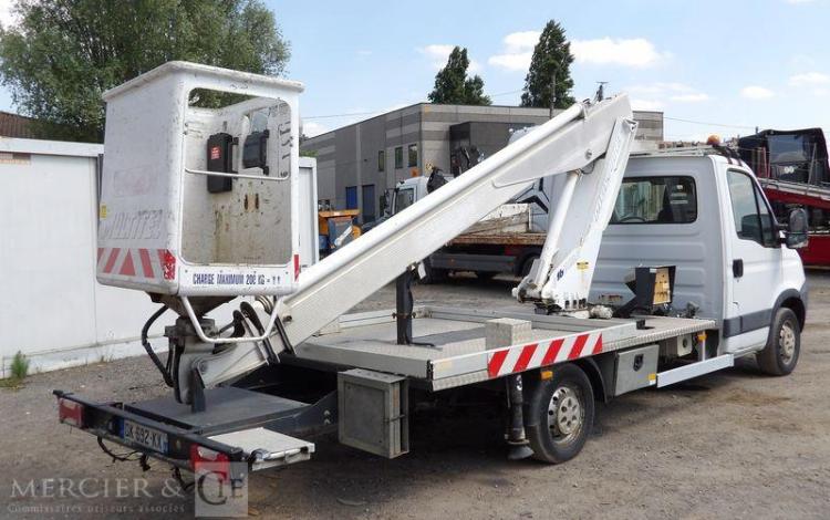 MULTITEL DAILY 35S11 AVEC NACELLE MULTITEL 160ALU 16M DIESEL – 3219 HEURES – 117901 KMS BLANC DK-692-KX