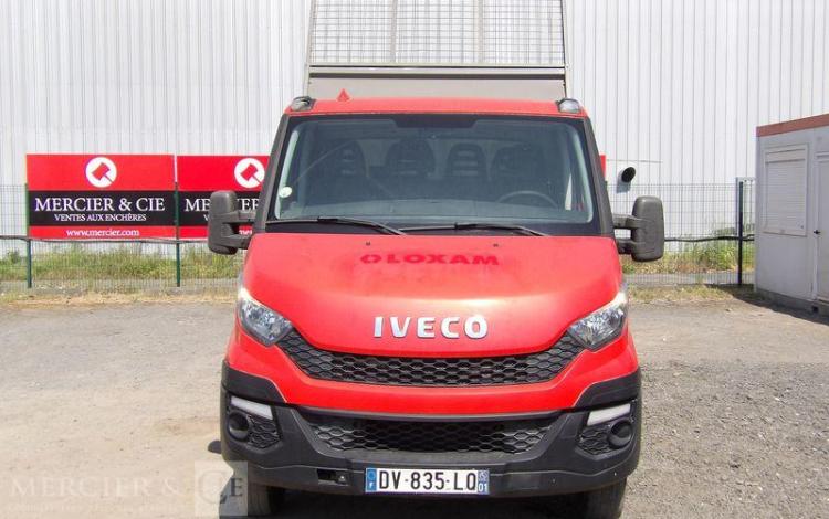 IVECO 35C13 DOUBLE CABINE AVEC BENNE JPM – DIESEL – 97141 KMS – ANNEE 2015 ROUGE DV-835-LQ