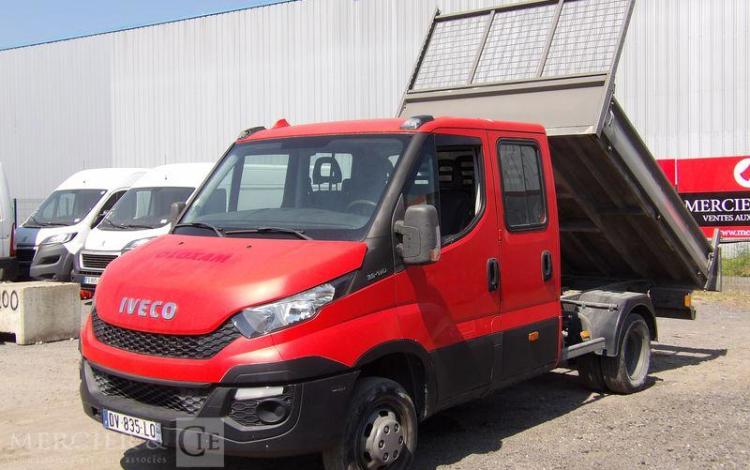 IVECO 35C13 DOUBLE CABINE AVEC BENNE JPM – DIESEL – 97141 KMS – ANNEE 2015 ROUGE DV-835-LQ