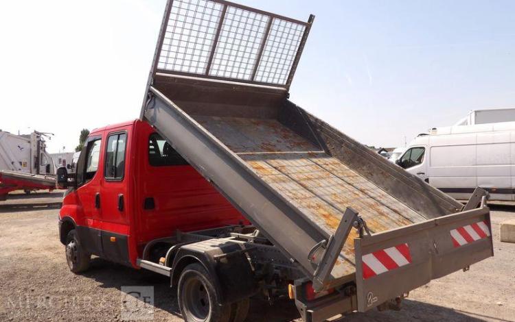 IVECO 35C13 DOUBLE CABINE AVEC BENNE JPM – DIESEL – 97141 KMS – ANNEE 2015 ROUGE DV-835-LQ