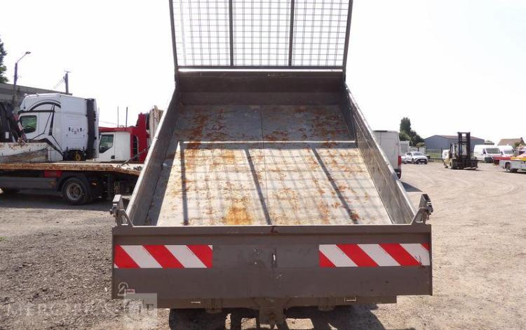 IVECO 35C13 DOUBLE CABINE AVEC BENNE JPM – DIESEL – 97141 KMS – ANNEE 2015 ROUGE DV-835-LQ