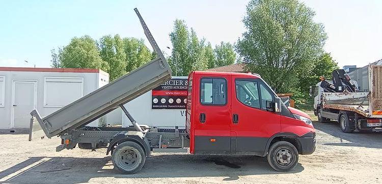 IVECO 35C13 DOUBLE CABINE AVEC BENNE JPM – DIESEL – 97141 KMS – ANNEE 2015 ROUGE DV-835-LQ