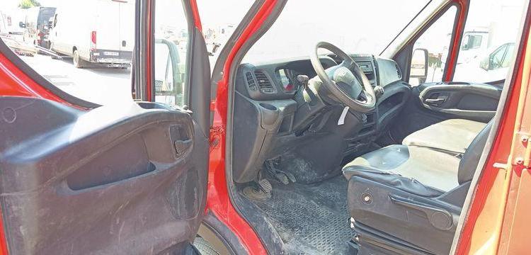 IVECO 35C13 DOUBLE CABINE AVEC BENNE JPM – DIESEL – 97141 KMS – ANNEE 2015 ROUGE DV-835-LQ