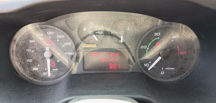 IVECO 35C13 DOUBLE CABINE AVEC BENNE JPM – DIESEL – 97141 KMS – ANNEE 2015 ROUGE DV-835-LQ