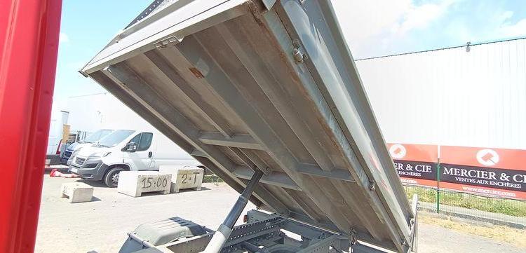 IVECO 35C13 DOUBLE CABINE AVEC BENNE JPM – DIESEL – 97141 KMS – ANNEE 2015 ROUGE DV-835-LQ