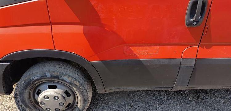 IVECO 35C13 DOUBLE CABINE AVEC BENNE JPM – DIESEL – 97141 KMS – ANNEE 2015 ROUGE DV-835-LQ