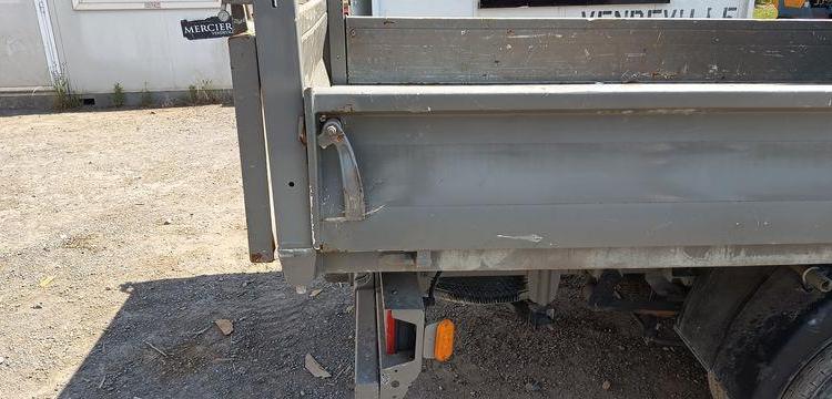 IVECO 35C13 DOUBLE CABINE AVEC BENNE JPM – DIESEL – 97141 KMS – ANNEE 2015 ROUGE DV-835-LQ