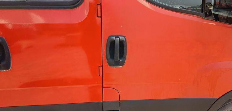 IVECO 35C13 DOUBLE CABINE AVEC BENNE JPM – DIESEL – 97141 KMS – ANNEE 2015 ROUGE DV-835-LQ