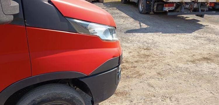 IVECO 35C13 DOUBLE CABINE AVEC BENNE JPM – DIESEL – 97141 KMS – ANNEE 2015 ROUGE DV-835-LQ