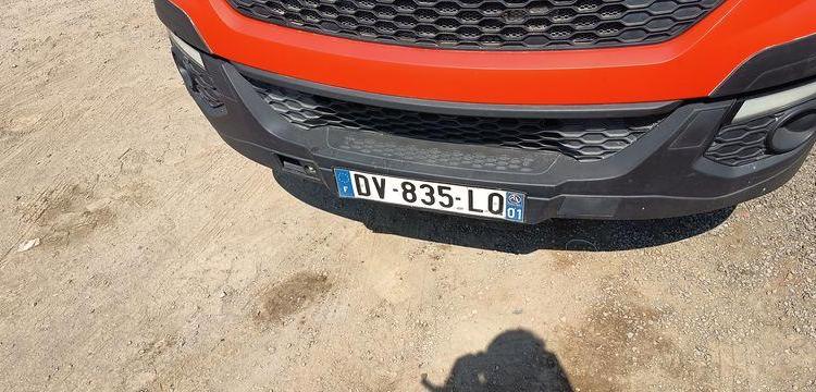 IVECO 35C13 DOUBLE CABINE AVEC BENNE JPM – DIESEL – 97141 KMS – ANNEE 2015 ROUGE DV-835-LQ