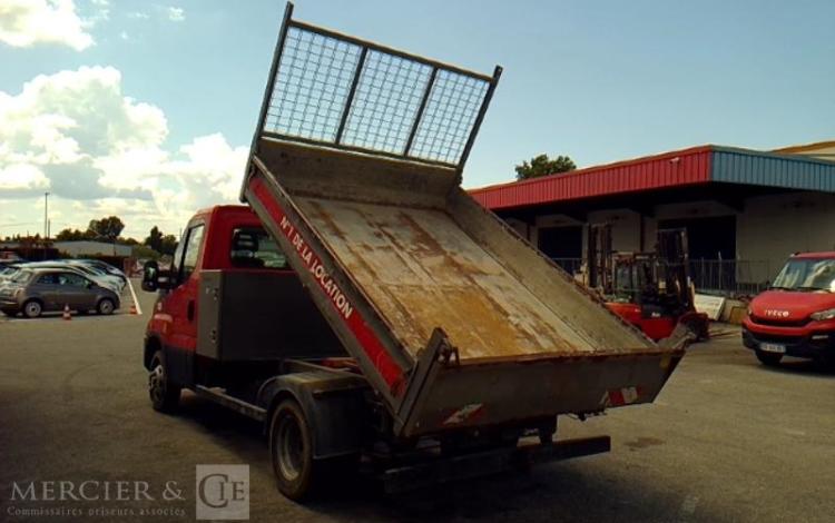 IVECO 35-130 BENNE SIMPLE CABINE COFFRE ROUGE DX-902-QN