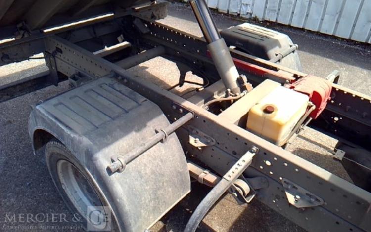 IVECO 35-130 BENNE SIMPLE CABINE COFFRE ROUGE DX-902-QN