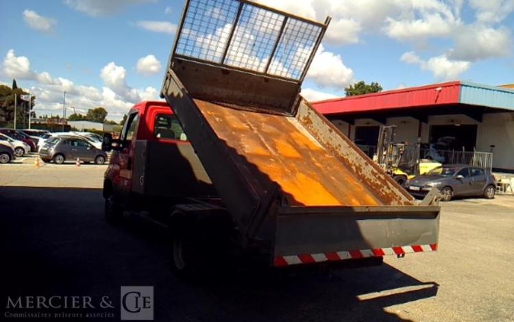 IVECO 35-130 BENNE SIMPLE CABINE COFFRE ROUGE DY-406-WM
