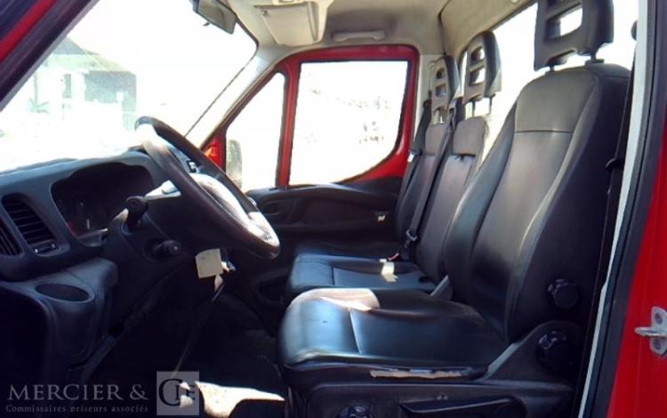 IVECO 35-130 BENNE SIMPLE CABINE COFFRE ROUGE DY-406-WM